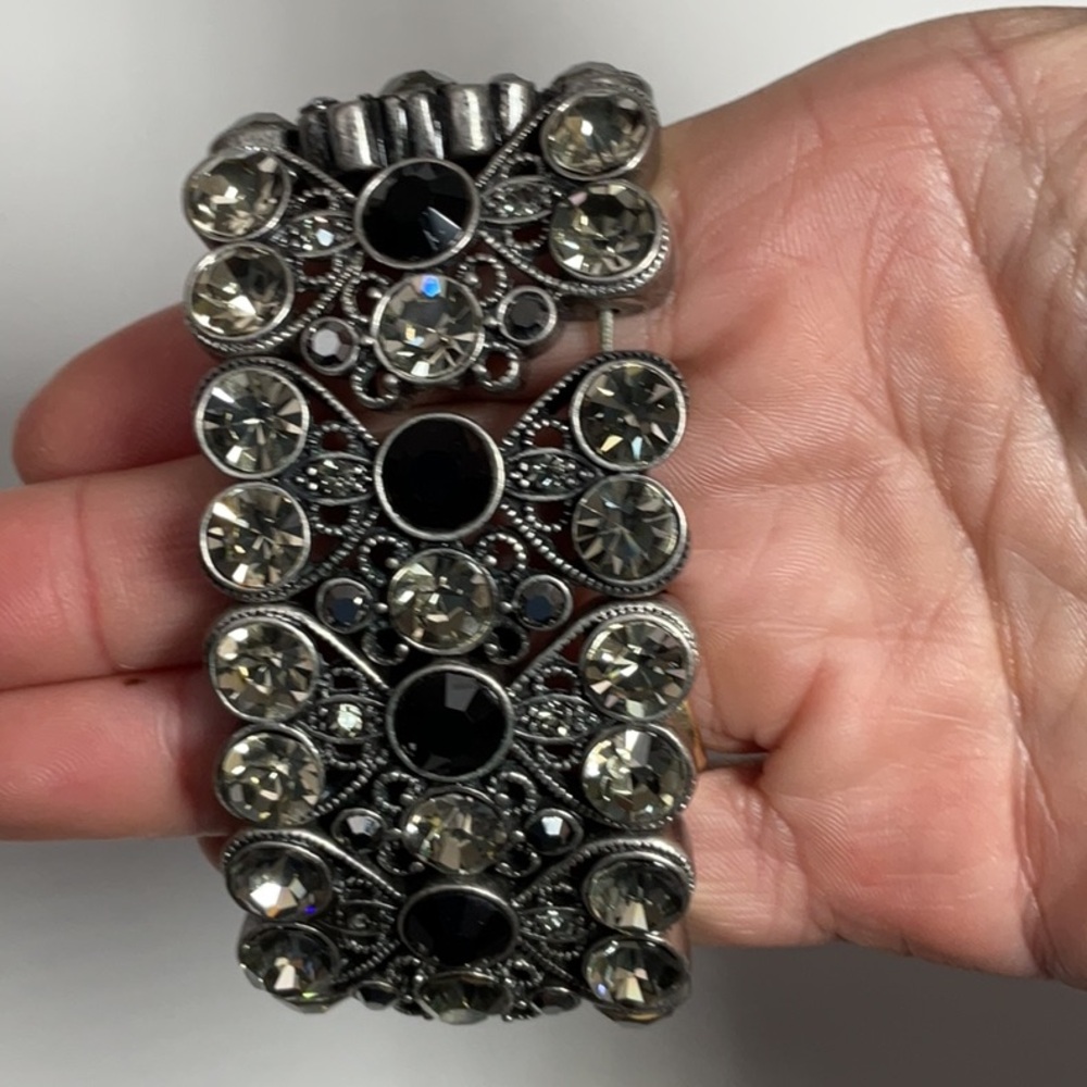 Host Pick!❤️ Rhinestone bracelet - Picture 8 of 9